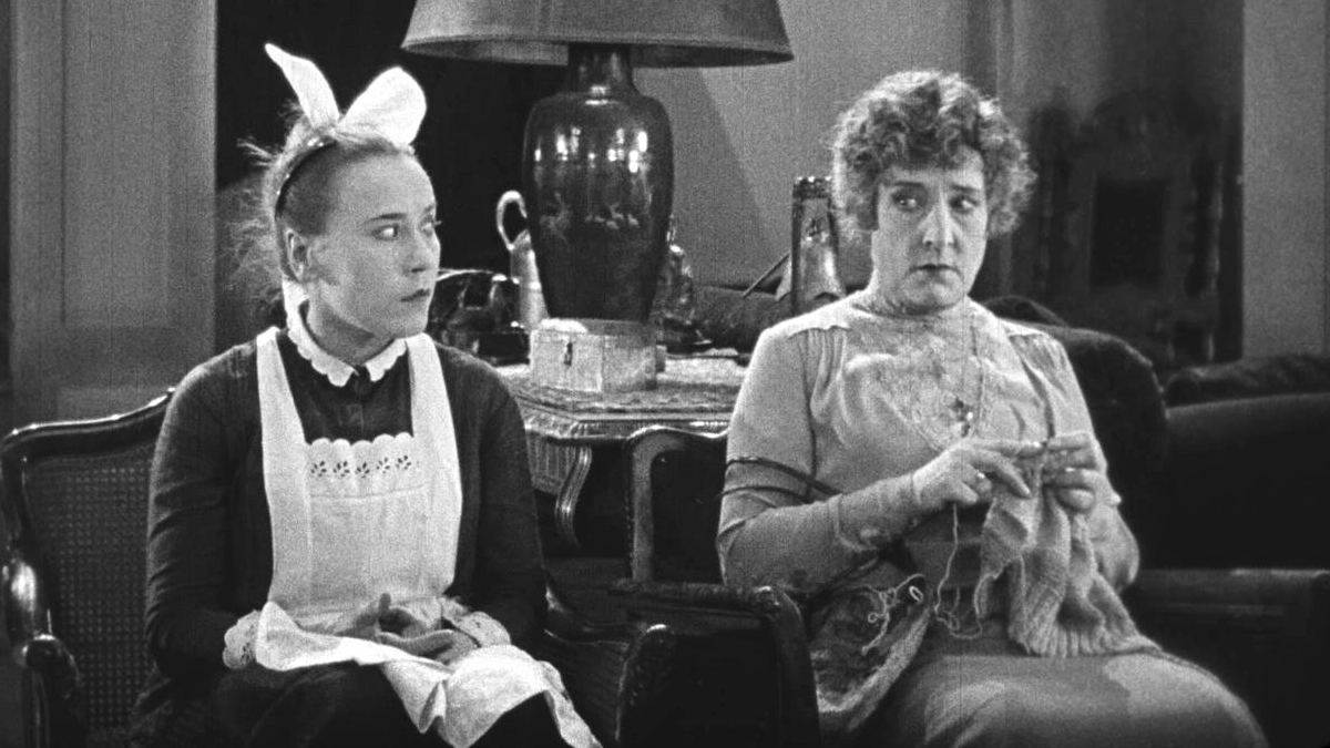 The Classic Horrors Club Podcast EP 101: Bat in the Belfry